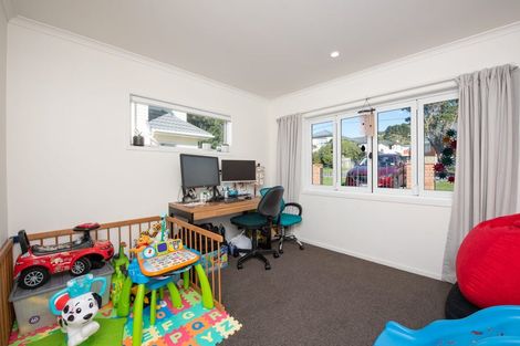 Photo of property in 18 Sim Street, Johnsonville, Wellington, 6037