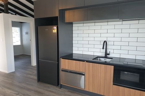 Photo of property in 1/21 Tiri Tiri Road, Birkdale, Auckland, 0626