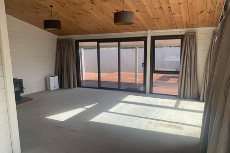 Photo of property in 10 Jane Street, Waikanae Beach, Waikanae, 5036