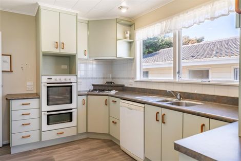 Photo of property in 24 Cypress Drive, Maungaraki, Lower Hutt, 5010
