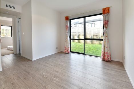 Photo of property in 16 Kahu Close, Orewa, 0931