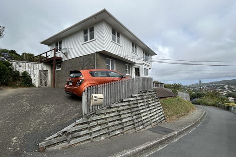 Photo of property in 12 Huntingdon Street, Northland, Wellington, 6012