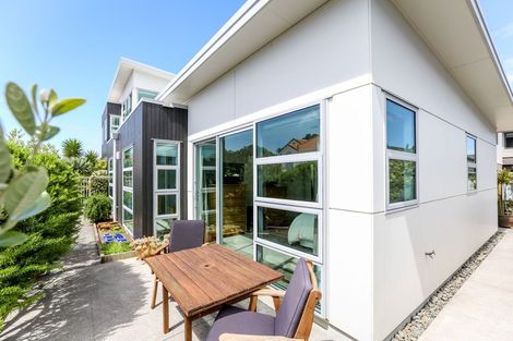 Photo of property in 2 Cutfield Road, New Plymouth, 4310
