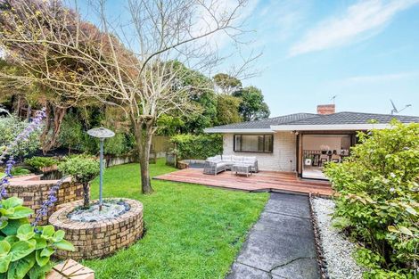 Photo of property in 16 Trevone Place, Forrest Hill, Auckland, 0620