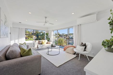 Photo of property in 5 Liston Crescent, Cockle Bay, Auckland, 2014