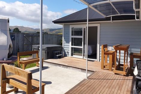 Photo of property in 118 Johnstone Drive, Fitzherbert, Palmerston North, 4410