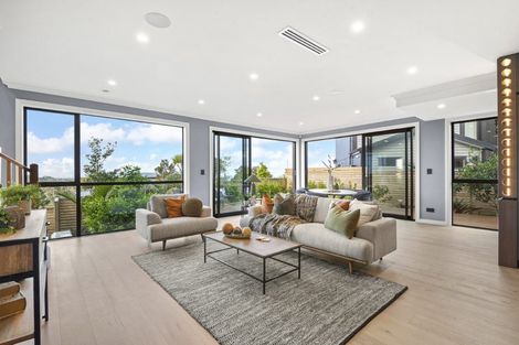 Photo of property in 2 Taku Close, Long Bay, Auckland, 0630