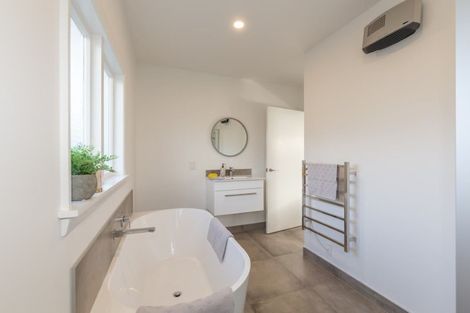 Photo of property in 74 Philpotts Road, Mairehau, Christchurch, 8052