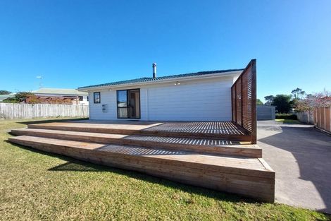 Photo of property in 30 Granville Drive, Massey, Auckland, 0614