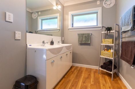 Photo of property in 16 Ross Street, Woodville, 4920