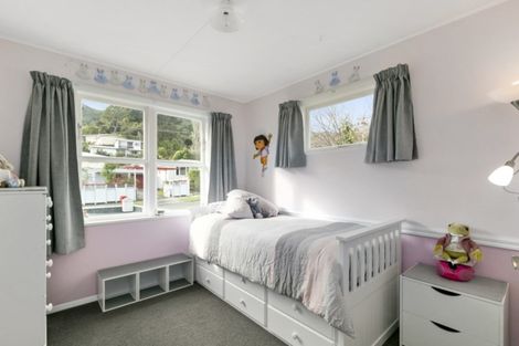 Photo of property in 60 Horoeka Street, Stokes Valley, Lower Hutt, 5019