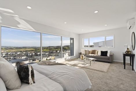 Photo of property in 13 Manawanui Way, Orewa, 0931