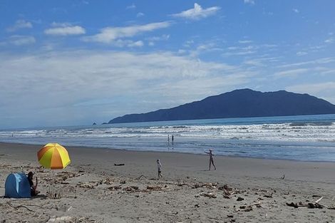 Photo of property in 106 Paetawa Road, Peka Peka, Waikanae, 5391