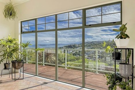 Photo of property in 95 Viewmont Drive, Harbour View, Lower Hutt, 5010