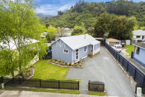 Photo of property in 7 Moonstone Grove, Birchville, Upper Hutt, 5018