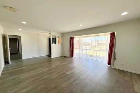 Photo of property in 2 Mirabell Place, Golflands, Auckland, 2013