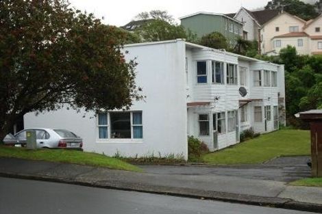 Photo of property in 2/18 Agra Crescent, Khandallah, Wellington, 6035