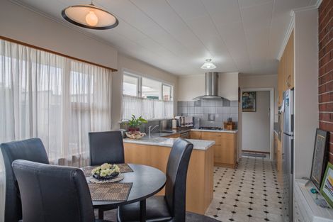 Photo of property in 28 Saint George Street, Watlington, Timaru, 7910