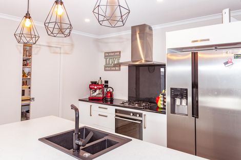 Photo of property in 15 Magnolia Crescent, Tawhero, Whanganui, 4501