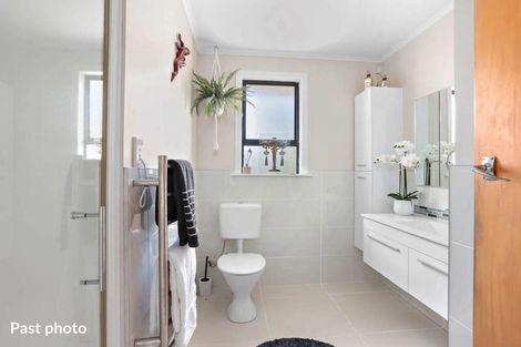 Photo of property in 7 Cobham Crescent, Kelston, Auckland, 0602