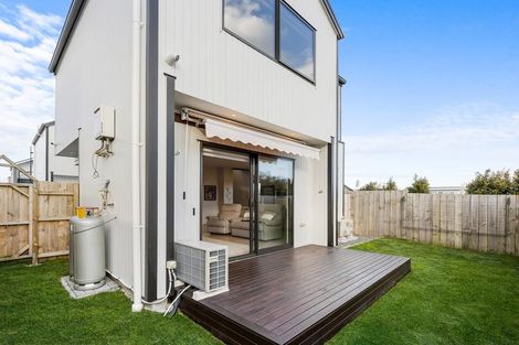 Photo of property in 77 John Gray Street, Papakura, 2110