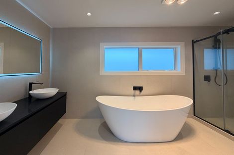 Photo of property in 11 Henry Blyth Lane, Greenhithe, Auckland, 0632
