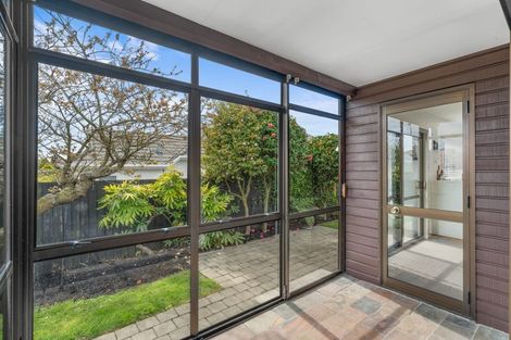 Photo of property in 6 Westgrove Avenue, Avonhead, Christchurch, 8042