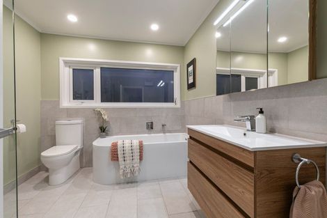 Photo of property in 21 Hebron Road, Waiake, Auckland, 0630