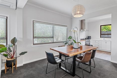 Photo of property in 1/884 Beach Road, Waiake, Auckland, 0630