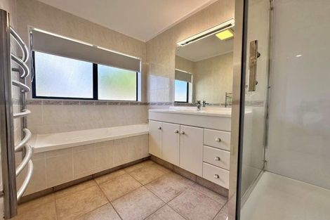 Photo of property in 39 Golfland Drive, Golflands, Auckland, 2013