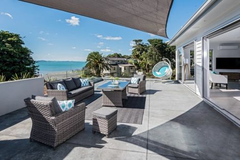 Photo of property in 208 Mellons Bay Road, Mellons Bay, Auckland, 2014