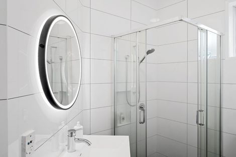 Photo of property in 6 Mollyhawk Place, Birkenhead, Auckland, 0626