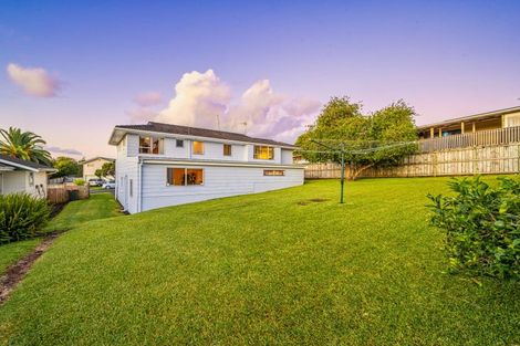 Photo of property in 56 Lewisham Street, Highland Park, Auckland, 2010