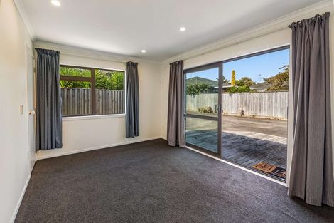 Photo of property in 24 Rangitira Avenue, Palmerston North, 4414