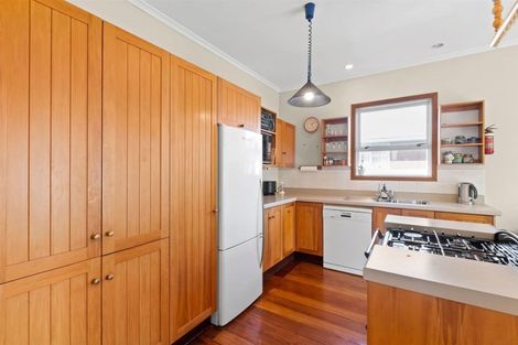 Photo of property in 8 Manu Crescent, Upper Vogeltown, New Plymouth, 4310