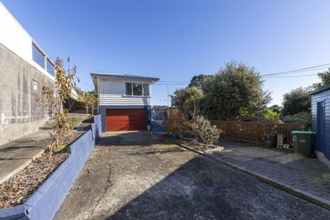 Photo of property in 52 Queens Road, Glen Avon, New Plymouth, 4312
