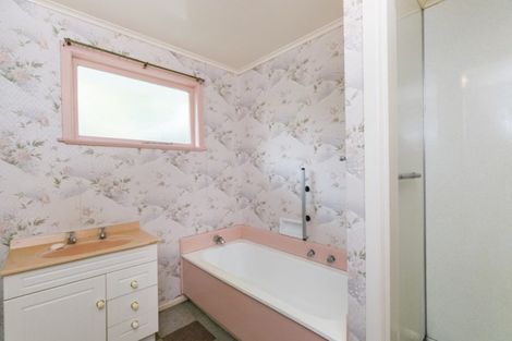 Photo of property in 39 Turville Crescent, Newlands, Wellington, 6037