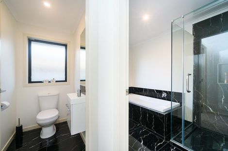 Photo of property in 19 Monaco Grove, Fitzherbert, Palmerston North, 4410