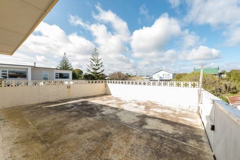 Photo of property in 56 Karewa Parade, Papamoa Beach, Papamoa, 3118