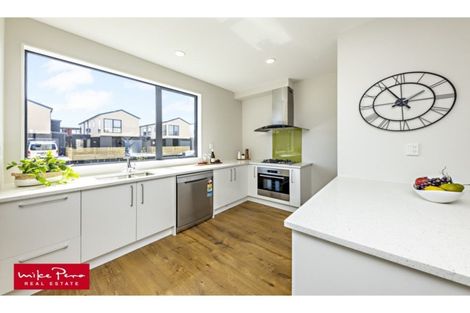 Photo of property in 8 Te Aparangi Crescent, Papakura, 2110