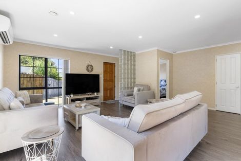 Photo of property in 3 Harobed Place, Weymouth, Auckland, 2103