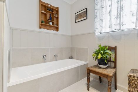 Photo of property in 42 Feist Street, Carterton, 5713
