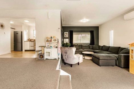 Photo of property in 93 Oreil Avenue, West Harbour, Auckland, 0618
