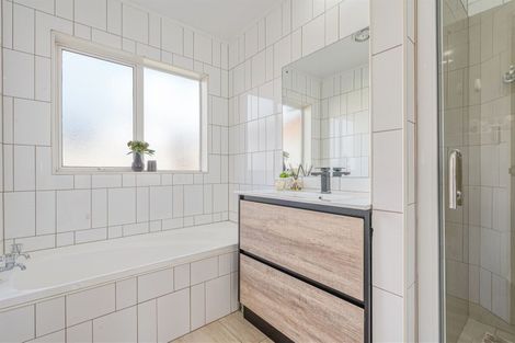 Photo of property in 4 Camberley Court, Manurewa East, Auckland, 2102