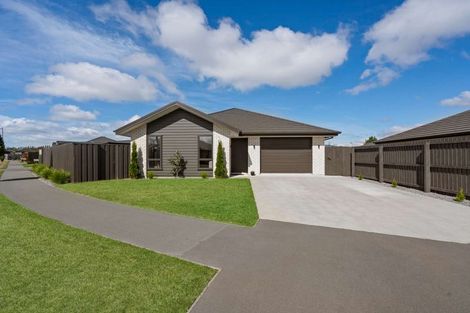 Photo of property in 16 Luxembourg Crescent, Halswell, Christchurch, 8025