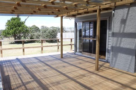 Photo of property in 10 Ingleby Place, Kelston, Auckland, 0602