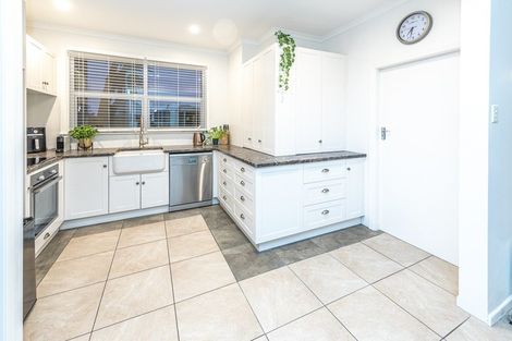 Photo of property in 3 Dickson Crescent, Saint Johns Hill, Whanganui, 4500