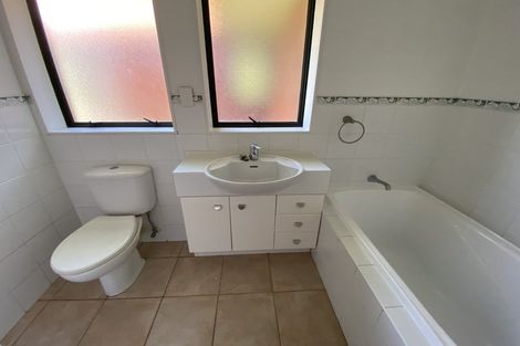 Photo of property in 42 Parkhill Road, Mellons Bay, Auckland, 2014