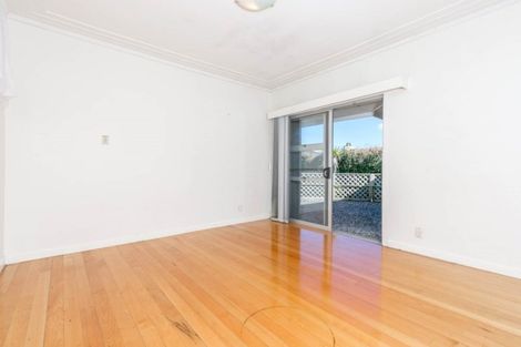 Photo of property in 2/1280 New North Road, Avondale, Auckland, 1026
