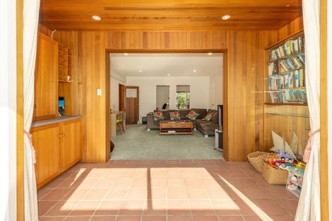 Photo of property in 8 Ara Kuaka, Waikanae Beach, Waikanae, 5036